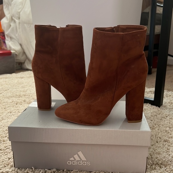 Luca & Grae suede booties - Picture 2 of 2